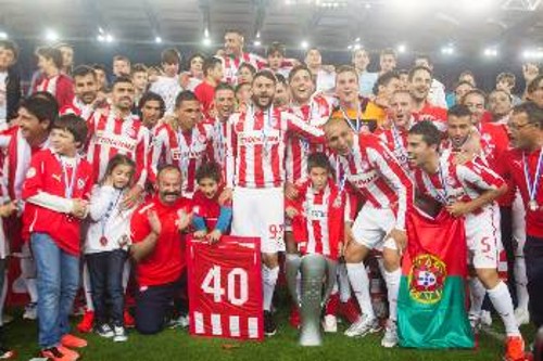 Κοντράστ συναισθημάτων στο φινάλε του πρωταθλήματος για Ολυμπιακό και ΑΕΚ