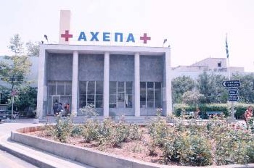 Στα χαρτιά παραμένει πάνω από έξι χρόνια η κατασκευή νέας πτέρυγας χειρουργείων στο ΑΧΕΠΑ. Σήμερα χειρουργοί και αναισθησιολόγοι εργάζονται καθημερινά σε τρεις αίθουσες γενικής χειρουργικής, οι οποίες κατασκευάστηκαν το 1952!