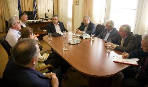 Από τη χτεσινή συνάντηση στα κεντρικά γραφεία του ΙΚΑ