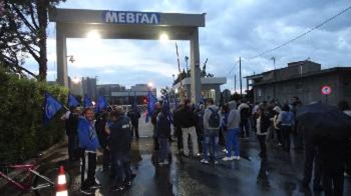 Από την προχτεσινή παρέμβαση των απεργών της Αττικής, στο εργοστάσιο της Θεσσαλονίκης