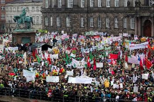 Από διαδήλωση δασκάλων έξω από το δανέζικο Κοινοβούλιο το φετινό Απρίλη