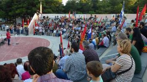 Από τη μαζική εκδήλωση. Στο βήμα ο Πέτρος Αλέπης