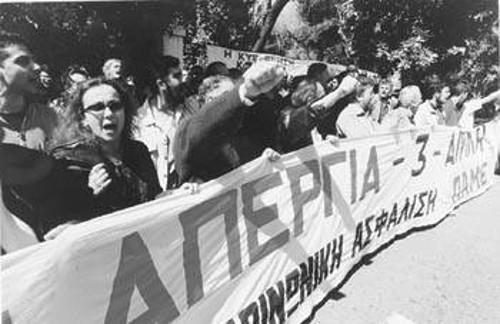 Για πάνω από δύο ώρες το μήνυμα της απεργίας έφτανε ως μέσα στου Μαξίμου