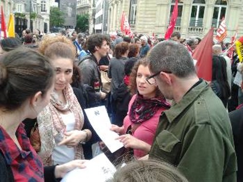 Η συγκέντρωση και την παρέμβαση των κομμουνιστών στο Παρίσι