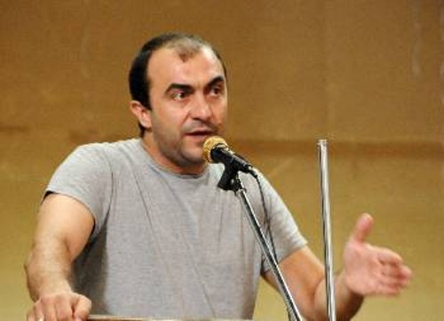 Ο Σωτήρης Πουλικόγιαννης