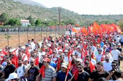 Από τη διαδήλωση στη αεροπορική βάση