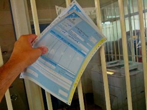 Η κυβέρνηση αυξάνει συνεχώς τα χαράτσια και τους φόρους στο λαό