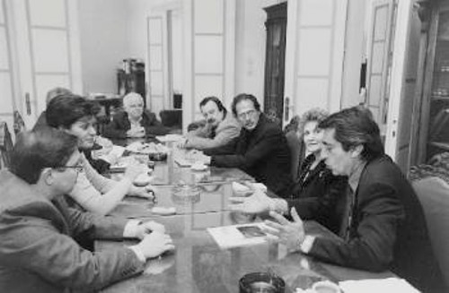 Αποψη από τη συνάντηση της αντιπροσωπείας του Κόμματος με τον Εμπορικό Σύλλογο της Αθήνας