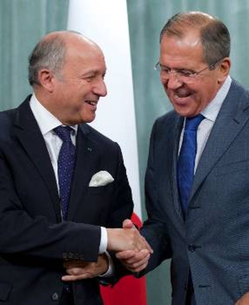 Οι ΥΠΕΞ Γαλλίας και Ρωσίας. Παρά τα χαμόγελα οι αντιθέσεις καλά κρατούν. Είναι αντιθέσεις που εκφράζουν διαφορές συμφερόντων ακόμα και αν καμουφλάρονται με δήθεν ευαισθησία για την τύχη του συριακού λαού