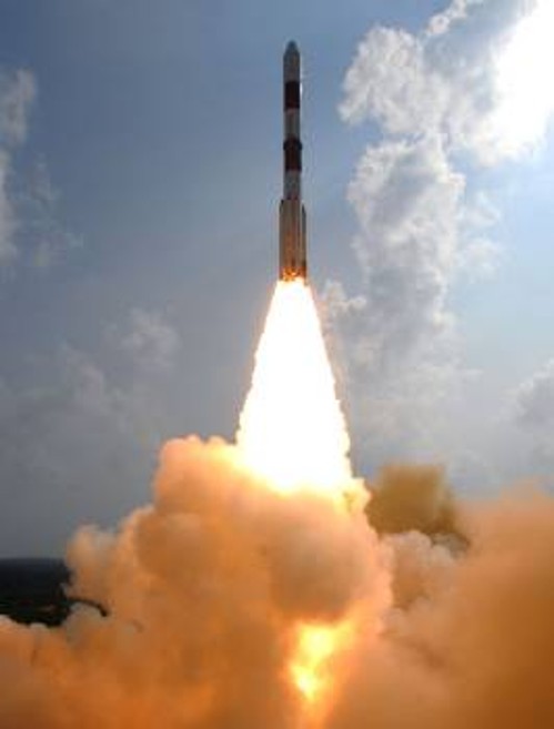 Η θεαματική και επιτυχής εκτόξευση του ινδικού πυραύλου φορέα της «Αποστολής Δορυφόρος του Αρη»