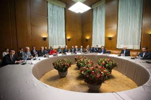 Οι διαπραγματεύσεις για το ιρανικό πυρηνικό πρόγραμμα (φωτ.) αντανακλούν οξυμένες αντιθέσεις