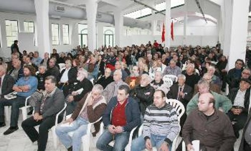 Ο κόσμος γέμισε την αίθουσα της εκδήλωσης της ΚΟ Πειραιά