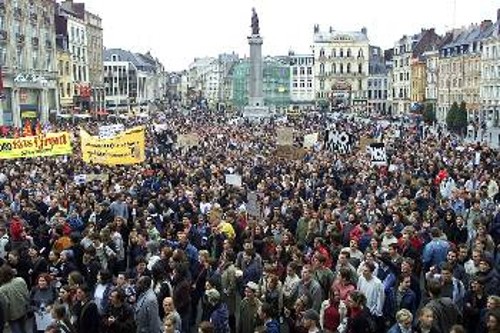 Μετά την ανακοίνωση των αποτελεσμάτων διαδηλώσεις έγιναν σε αρκετές πόλεις της Γαλλίας