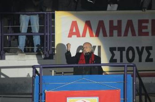 Ο Β. Κολοβός απαγγέλλει τα «Τρία γράμματα» του Γ. Ρίτσου