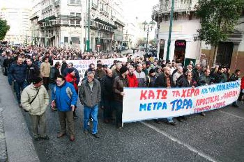 Η πορεία ανηφορίζει από την Ομόνοια στη Σταδίου