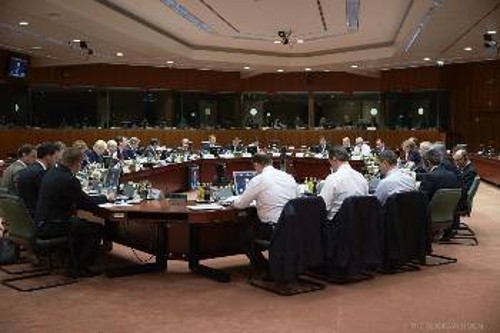 Στην πρόσφατη Σύνοδο Κορυφής κυριάρχησαν οι συζητήσεις για ενίσχυση της επιθετικότητας της ΕΕ ενάντια στους λαούς, εν μέσω οξυμένων ενδοαστικών αντιθέσεων