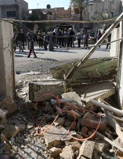 Από πρόσφατη έκρηξη αυτοκινήτου - βόμβα σε δυτικό προάστιο της Βαγδάτης