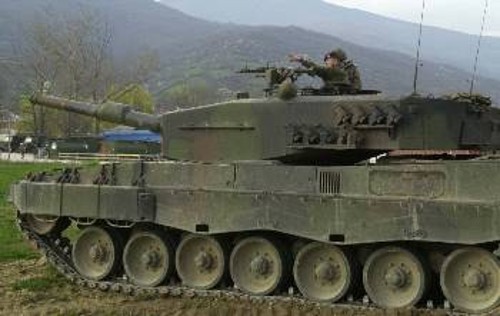 Η επιλογή να βγουν τώρα στην επιφάνεια τα στοιχεία για τις μίζες εξυπηρετεί και τις διεργασίες αναπαλαίωσης του πολιτικού σκηνικού, αφήνοντας άθικτη την αντιλαϊκή του φύση