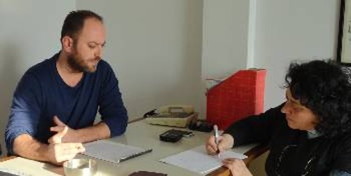 Ο Λ. Στολτίδης μιλάει στη συντάκτρια του «Ριζοσπάστη»