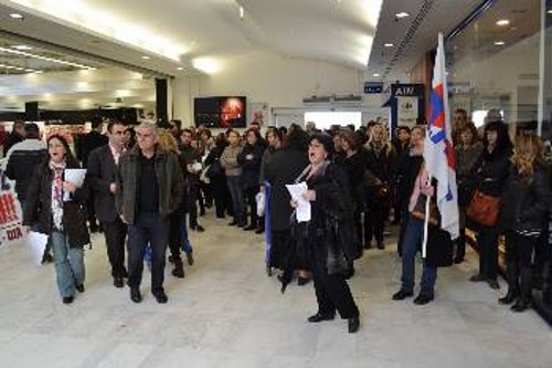 Η συγκέντρωση των εμποροϋπαλλήλων της Θεσσαλονίκης στο «Καρφουρ»