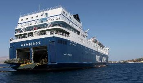 Οι επιβάτες του «ΘΕΟΦΙΛΟΣ» έχουν πικρή εμπειρία από το υπερήλικο και υποσυντήρητο πλοίο, με τελευταίο κρούσμα ένα ταξίδι - εφιάλτη στις αρχές Δεκέμβρη