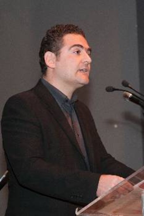 Ο Γιάννης Πρωτούλης στο βήμα της εκδήλωσης