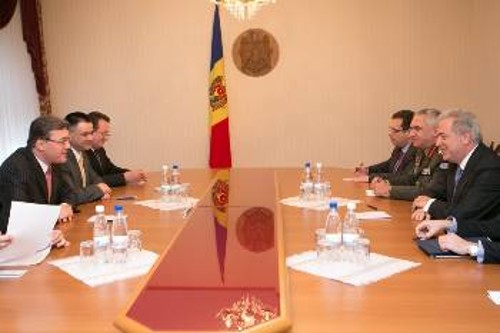 Στιγμιότυπο από τις συναντήσεις του Δ. Αβραμόπουλου στη Μολδαβία