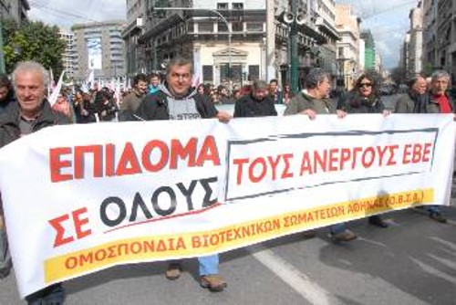 Η ΓΣΕΒΕΕ διαφημίζει τον πατριωτισμό της συμφωνώντας να πάνε τα ταμειακά διαθέσιμα του ΟΑΕΔ για το κρατικό χρέος και την ίδια ώρα χιλιάδες άνεργοι ΕΒΕ φυτοζωούν χωρίς κανένα επίδομα