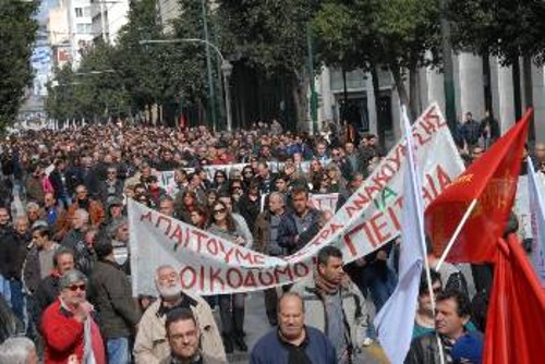 Από τη μαζική συγκέντρωση των ταξικών συνδικάτων για τους άνεργους την περασμένη Πέμπτη
