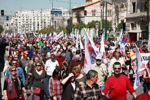 Από τη χτεσινή συγκέντρωση του ΠΑΜΕ στην Αθήνα