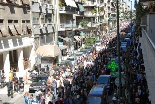 Η πορεία μπροστά στο υπουργείο Υγείας