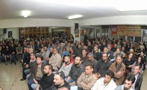 Από τη συγκέντρωση που έγινε στην αίθουσα του συνδικάτου οικοδόμων Αθήνας