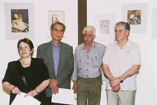 Η Αλ. Παπαρήγα, ο Σπ. Χαλβατζής, ο Αν. Δεληβορριάς και ο δημιουργός, στα εγκαίνια της έκθεσης