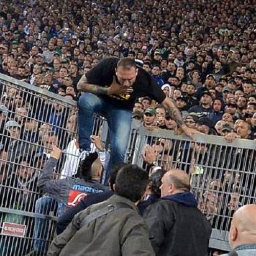 «Αν υπάρχει νεκρός θα σε ψάξω...» ήταν η απειλή του αρχηγού των «Ultras» της Νάπολι προς τον αρχηγό της ομάδας, Χάμτσικ, στις διαβουλεύσεις για να αρχίσει ο τελικός