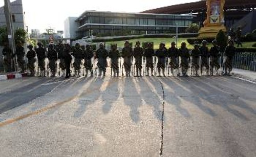 Ο στρατός πλέον έχει καταλάβει όλα τα δημόσια κτίρια