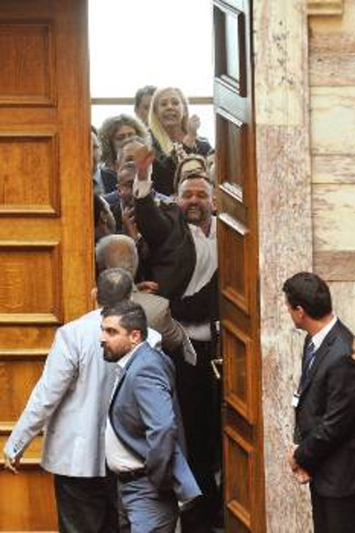 Ο χρυσαυγίτης Λαγός σε παλιότερο «σόου» στη Βουλή