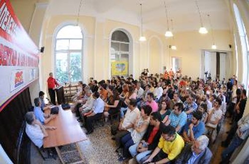 Στιγμιότυπο από τη σύσκεψη. Στο βήμα ο γγ της Γενικής Συνομοσπονδίας Εργατών Κούβας