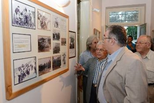 Από την ξενάγηση του Δ. Κουτσούμπα στο χώρο του Μουσείου Μακρονήσου