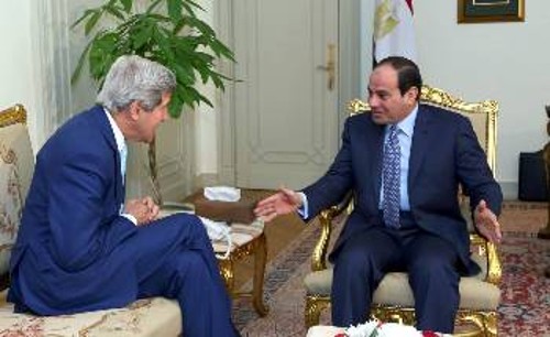 Από τη συνάντηση του στρατάρχη Προέδρου της Αιγύπτου με τον Αμερικανό ΥΠΕΞ, Τζ. Κέρι, την Κυριακή στο Κάιρο