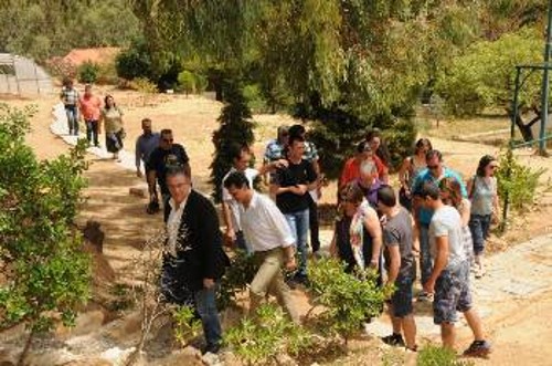 Στιγμιότυπο από την ξενάγηση στο χώρο της κοινότητας