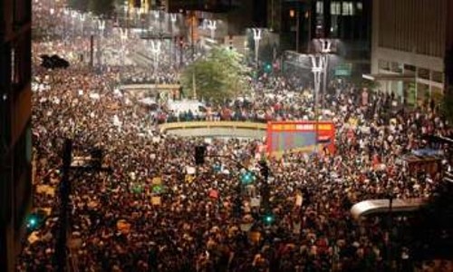 Από διαδηλώσεις το 2013 που απαιτούσαν να μειωθούν τα εισιτήρια στα Μέσα Μαζικής Μεταφοράς, την ίδια ώρα που ξοδεύονταν δισεκατομμύρια για το Μουντιάλ