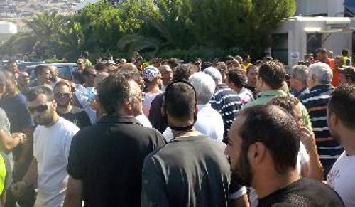 Από τη χτεσινή κινητοποίηση των εργαζόμενων της «Cosco»