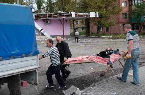 Νέα θύματα από τους βομβαρδισμούς στο Ντονέτσκ