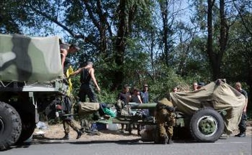 Ουκρανικά στρατεύματα στο Νοβοαζόβσκ, κοντά στη Μαριούπολη