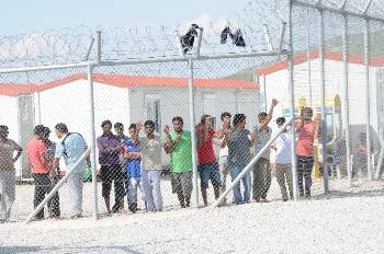 1.800 κρατούμενοι στην Αμυγδαλέζα, με μόνο «έγκλημα» ότι έφτασαν στην Ελλάδα κατατρεγμένοι, χωρίς χαρτιά...