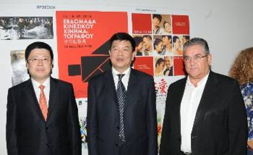 Ο Δ. Κουτσούμπας με τον πρέσβη (αριστερά στη φωτ.) και τον υφυπουργό Πολιτισμού της Κίνας
