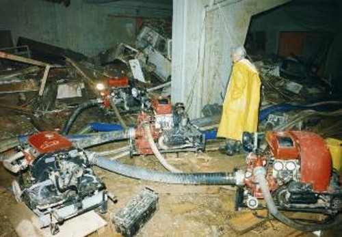 9). «Να προσέχετε πού πατάτε, υπάρχουν άνθρωποι εδώ κάτω», έλεγε ο σ. Διονύσης και μας έδειχνε βιβλιάρια συντρόφων μαχητών του ΔΣΕ που είχαν πέσει στη μάχη