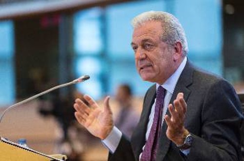 Η ένταση του κυνηγητού εναντίον των οικονομικών μεταναστών και των προσφύγων πάει χέρι - χέρι με την ένταση της καταστολής σε βάρος των λαών σε όλα τα κράτη - μέλη της ΕΕ