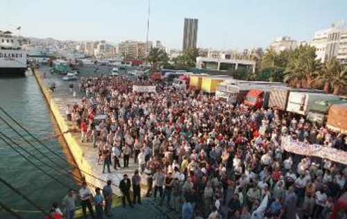 Πορεία ναυτεργατών ενάντια στην πολιτική επιστράτευση το 2002