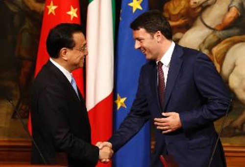 Ο Ιταλός πρωθυπουργός, Ματέο Ρέντσι, υποδέχεται τον Κινέζο ομόλογό του, Λι Κετσιάνγκ
